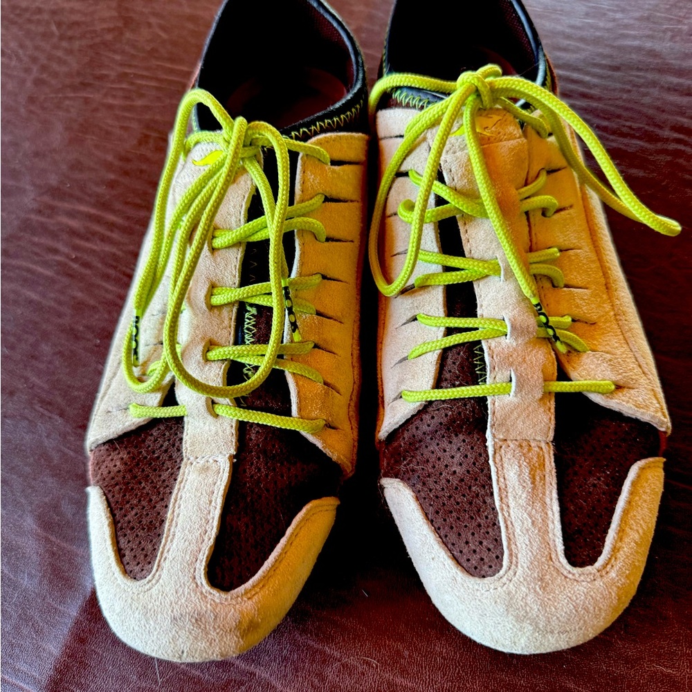 Kangaroos  shoes sz7.5